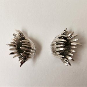 Vintage Crown Trifari Silvertone Abstract Feather / Leaves Clip-On Earri…